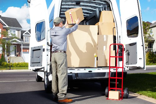 Moving van service for homes and small businesses in Raynes Park